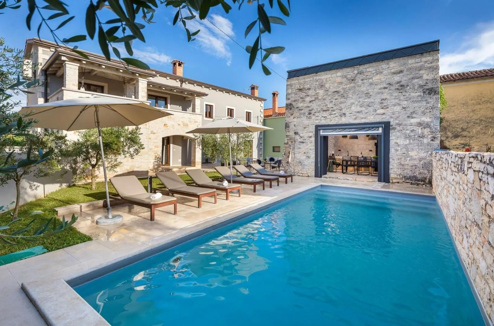 Villa Vira contacts
